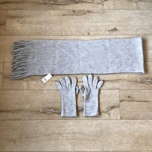 New York & Company Scarf and Gloves Set in GREY